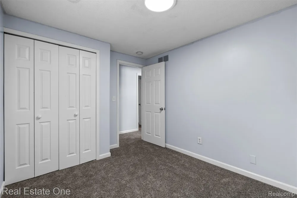 718 Miller Road Orion Charter Township, MI 48362