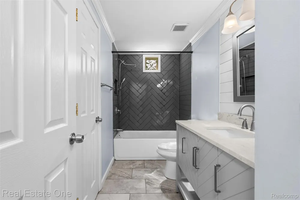 718 Miller Road Orion Charter Township, MI 48362
