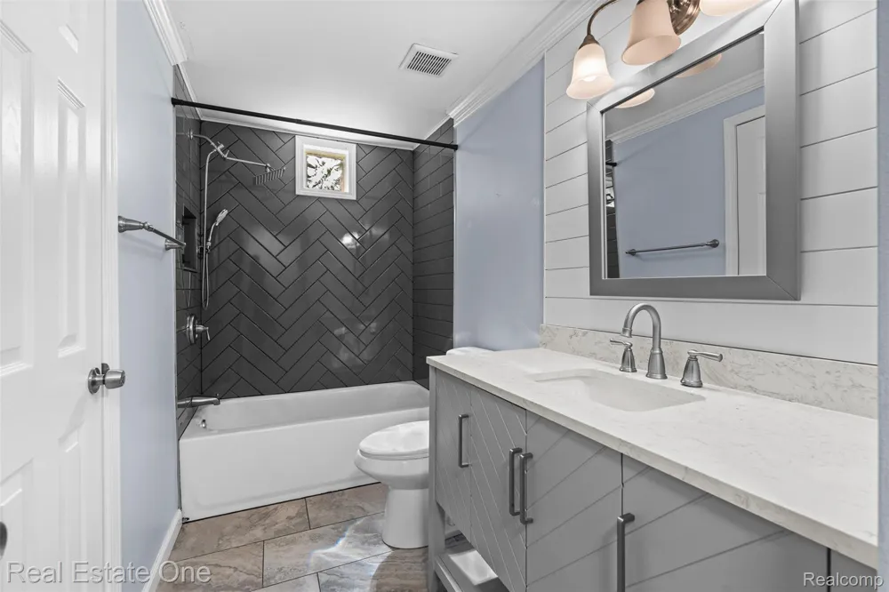 718 Miller Road Orion Charter Township, MI 48362