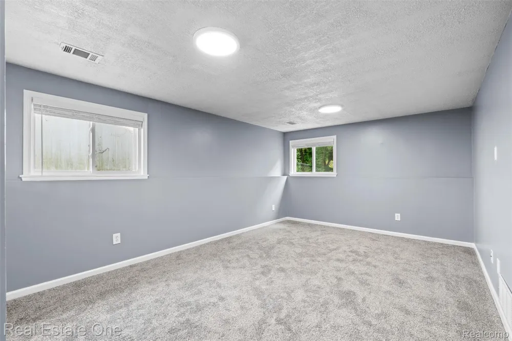 718 Miller Road Orion Charter Township, MI 48362