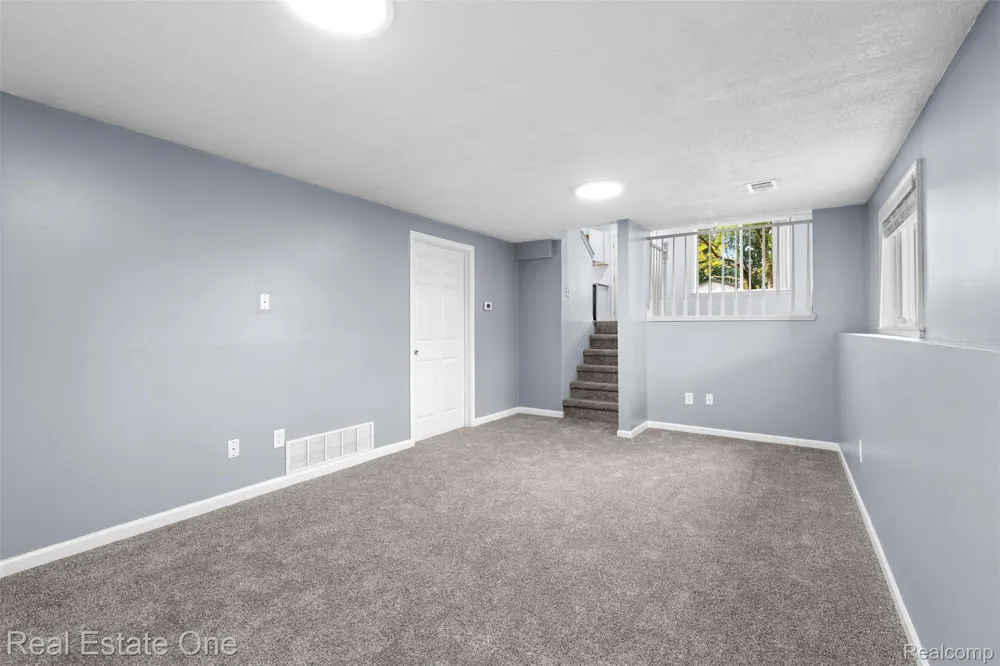 718 Miller Road Orion Charter Township, MI 48362