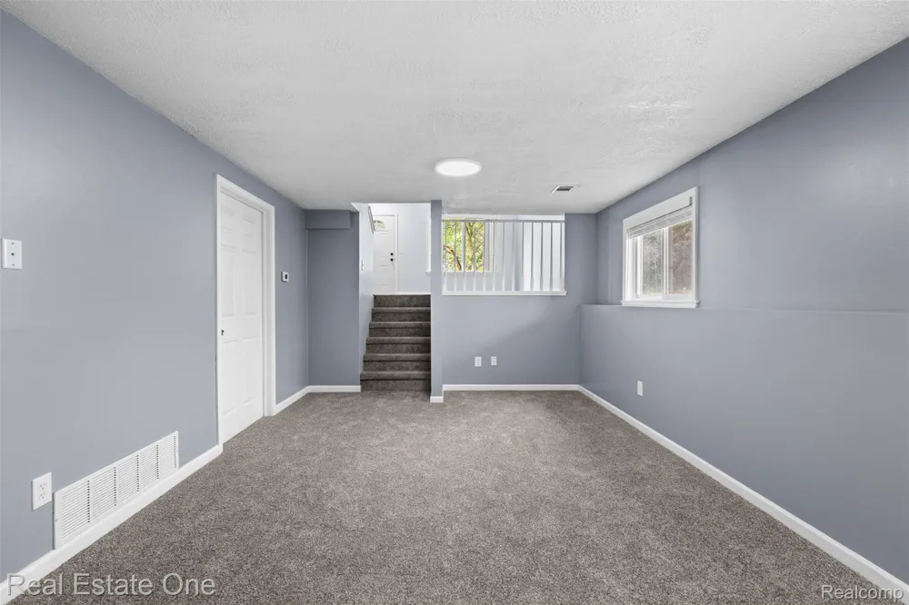 718 Miller Road Orion Charter Township, MI 48362