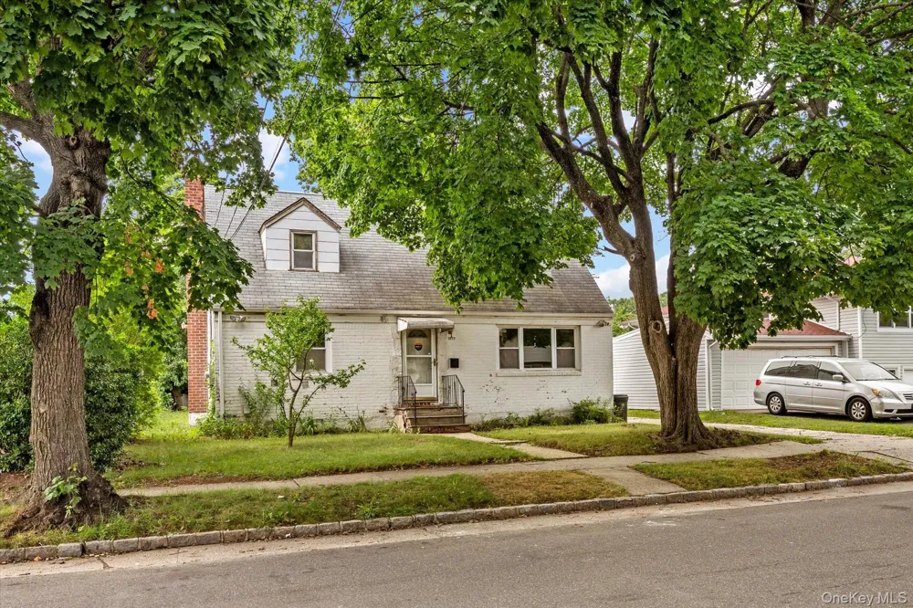 1037 Broadway Westbury, NY 11590