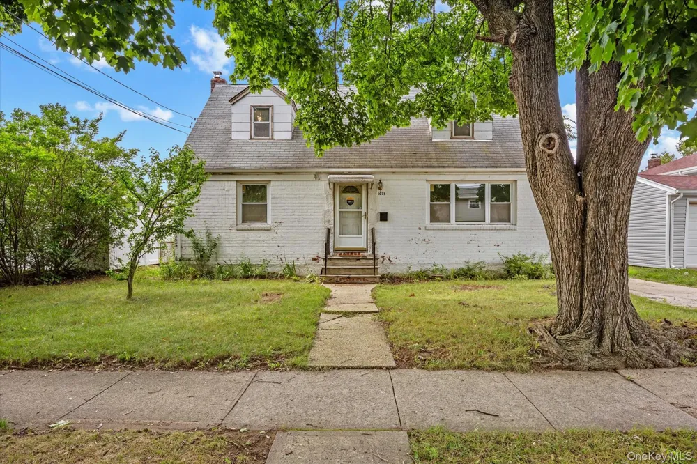 1037 Broadway Westbury, NY 11590