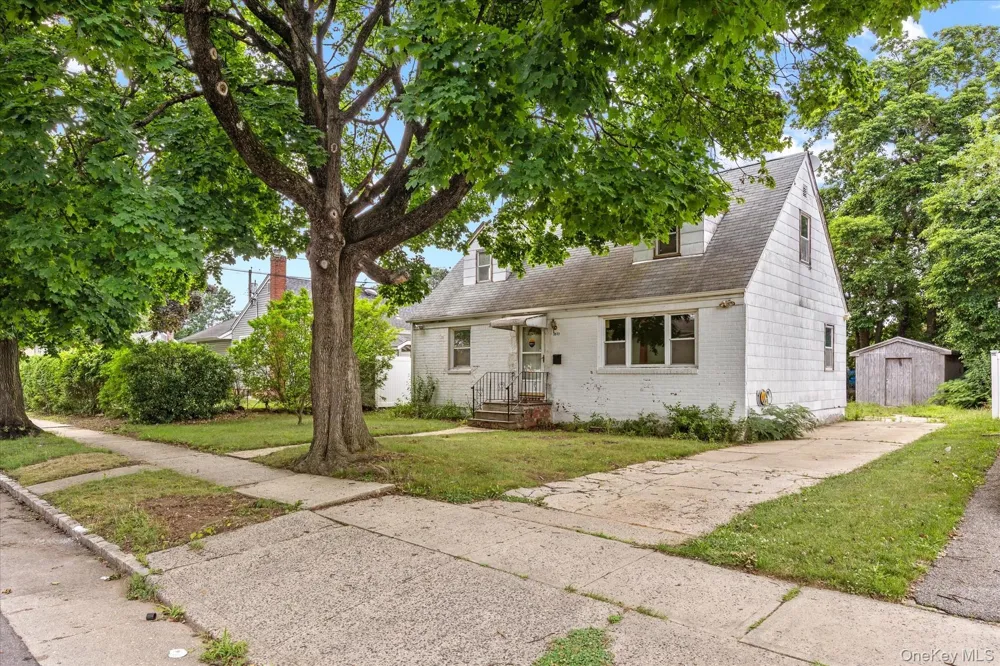1037 Broadway Westbury, NY 11590