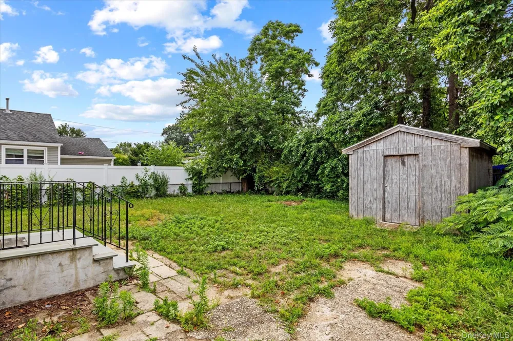 1037 Broadway Westbury, NY 11590
