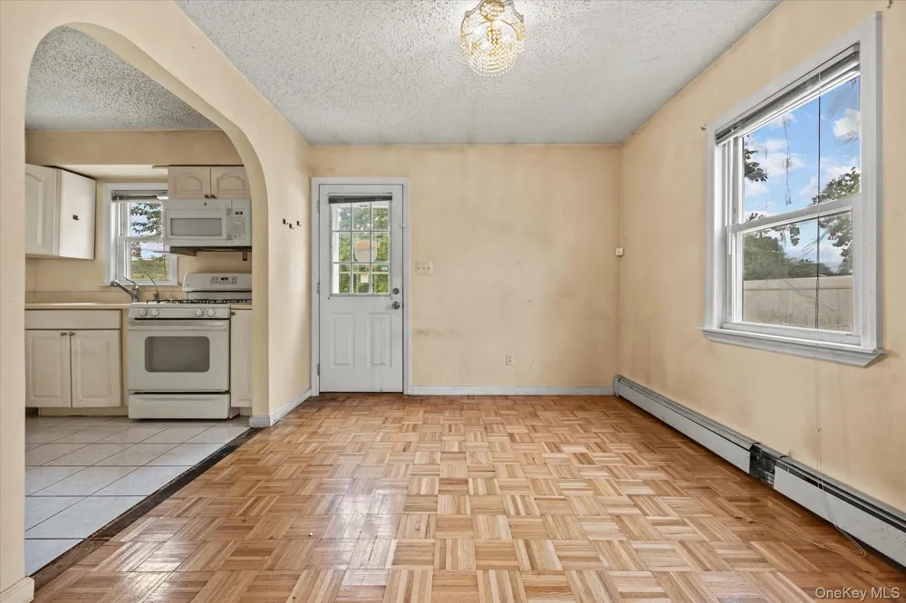 1037 Broadway Westbury, NY 11590