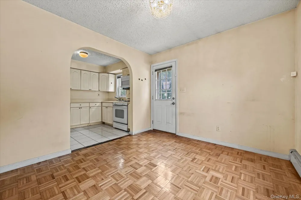 1037 Broadway Westbury, NY 11590