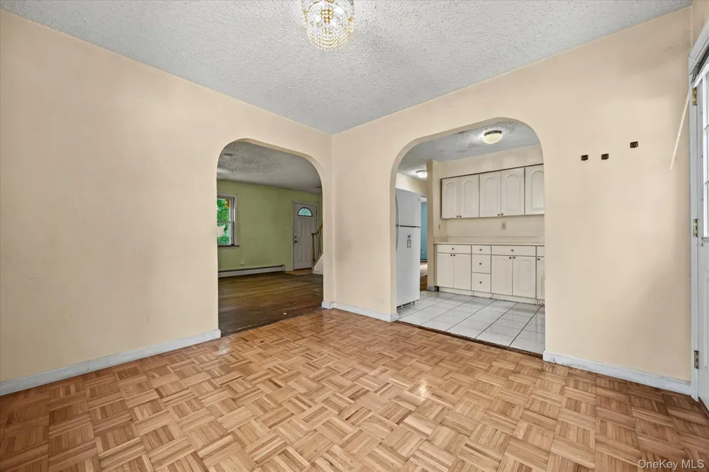 1037 Broadway Westbury, NY 11590