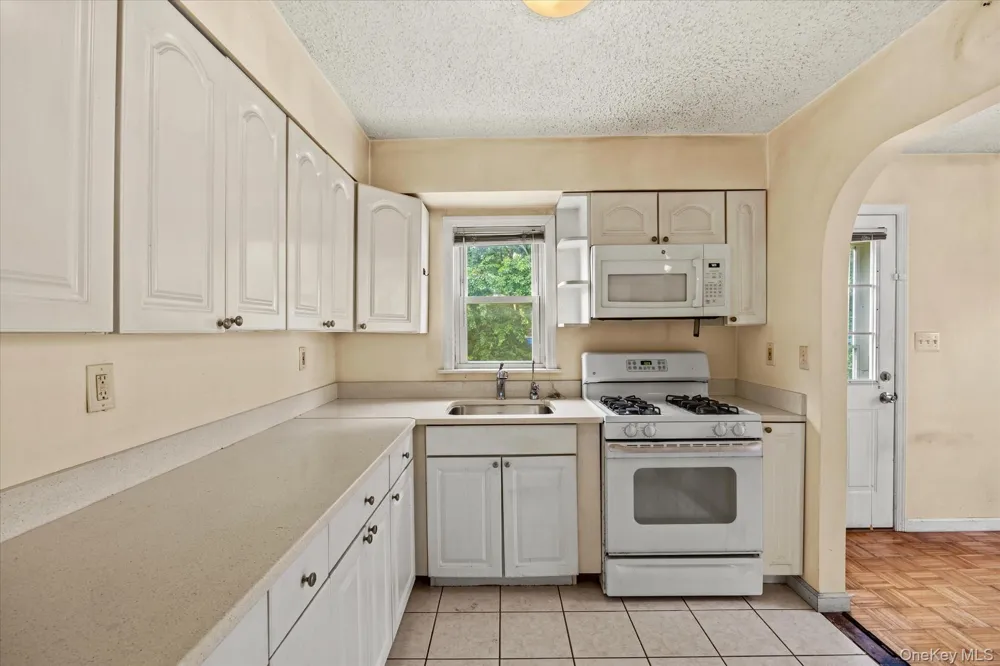 1037 Broadway Westbury, NY 11590
