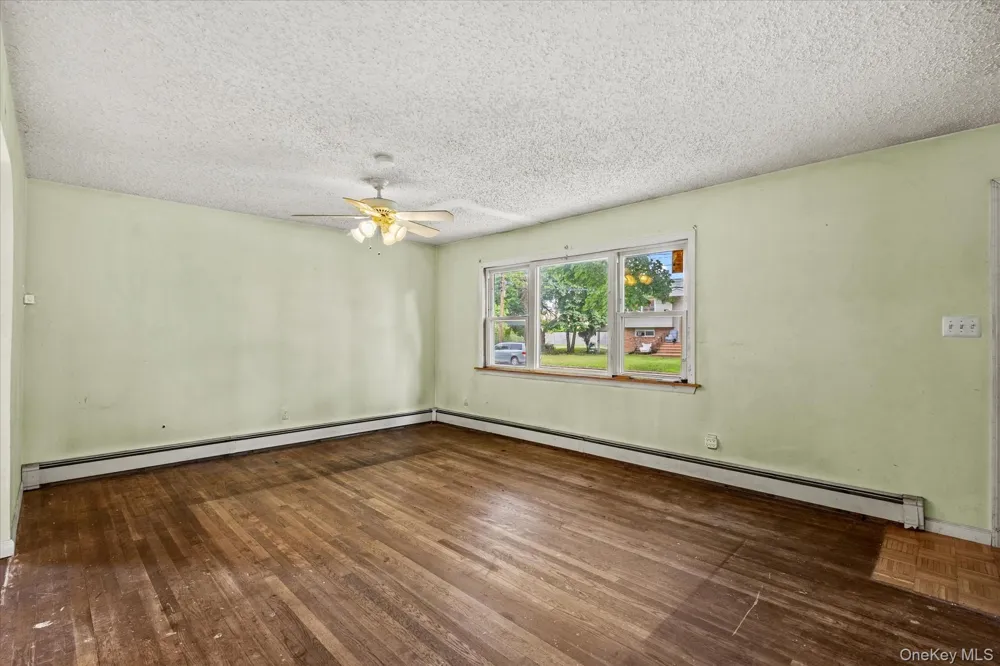 1037 Broadway Westbury, NY 11590