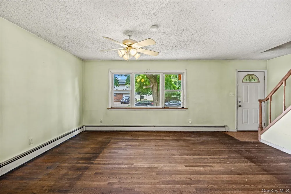 1037 Broadway Westbury, NY 11590