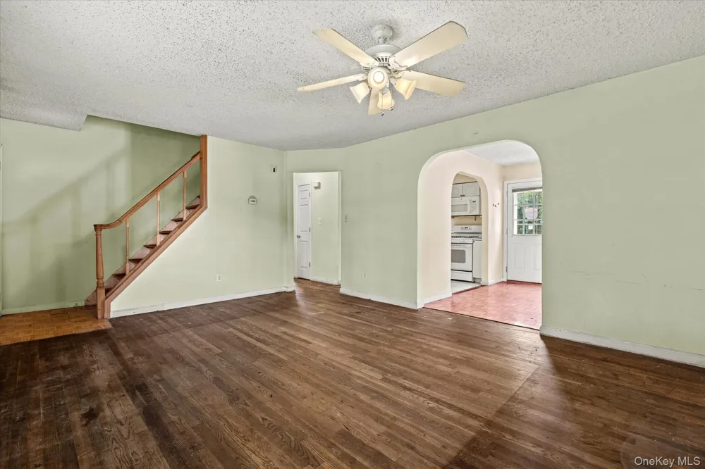 1037 Broadway Westbury, NY 11590