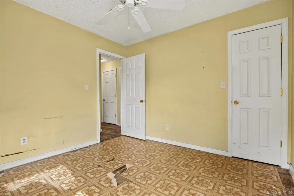 1037 Broadway Westbury, NY 11590