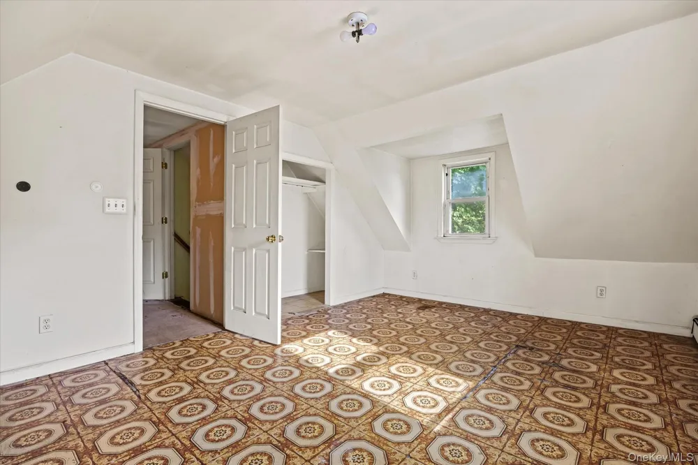 1037 Broadway Westbury, NY 11590