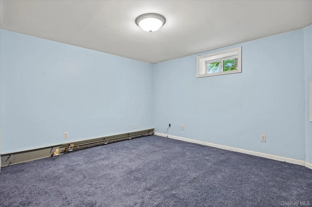 1037 Broadway Westbury, NY 11590