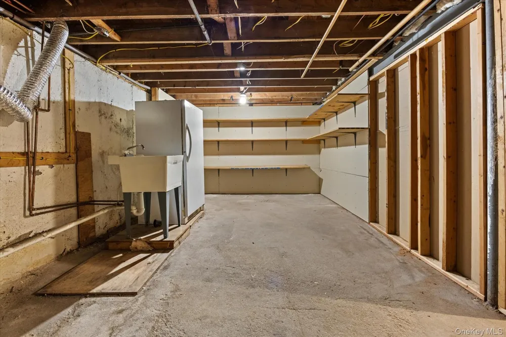 1037 Broadway Westbury, NY 11590