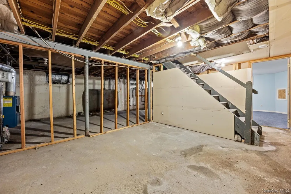 1037 Broadway Westbury, NY 11590