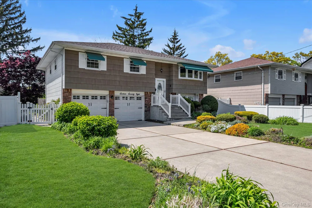 1678 Park Avenue Merrick, NY 11566