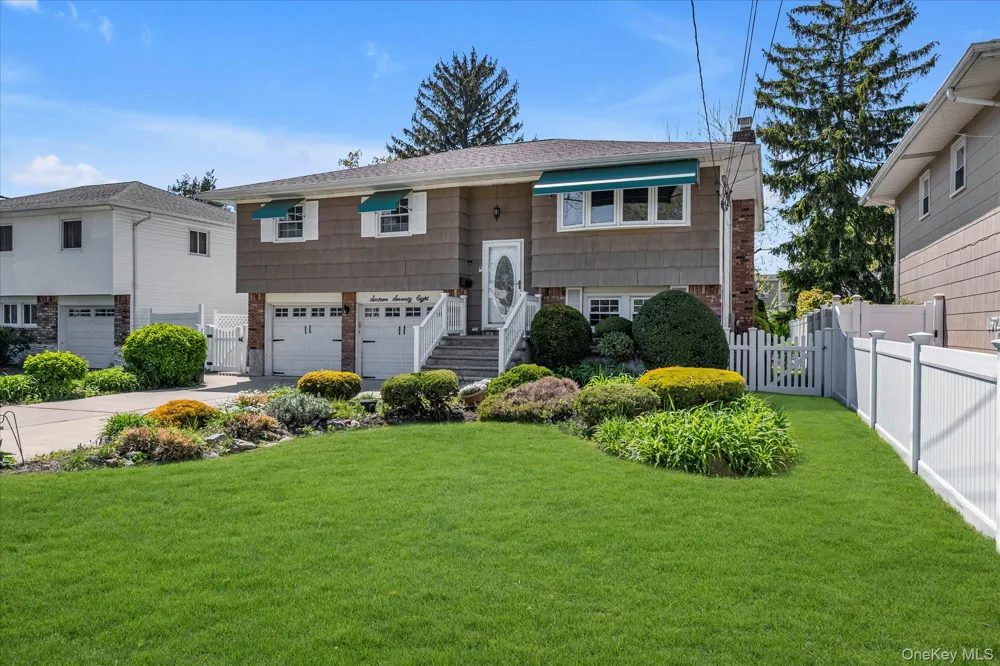 1678 Park Avenue Merrick, NY 11566