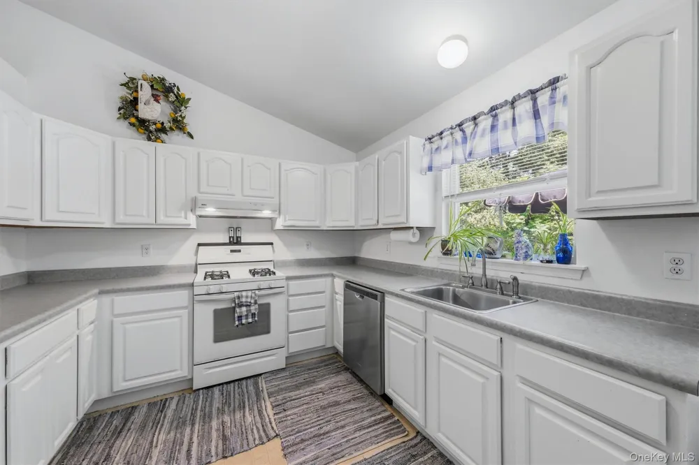 22 Rosewood Lane Wurtsboro, NY 12790