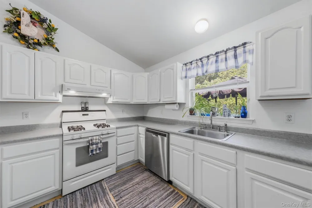 22 Rosewood Lane Wurtsboro, NY 12790