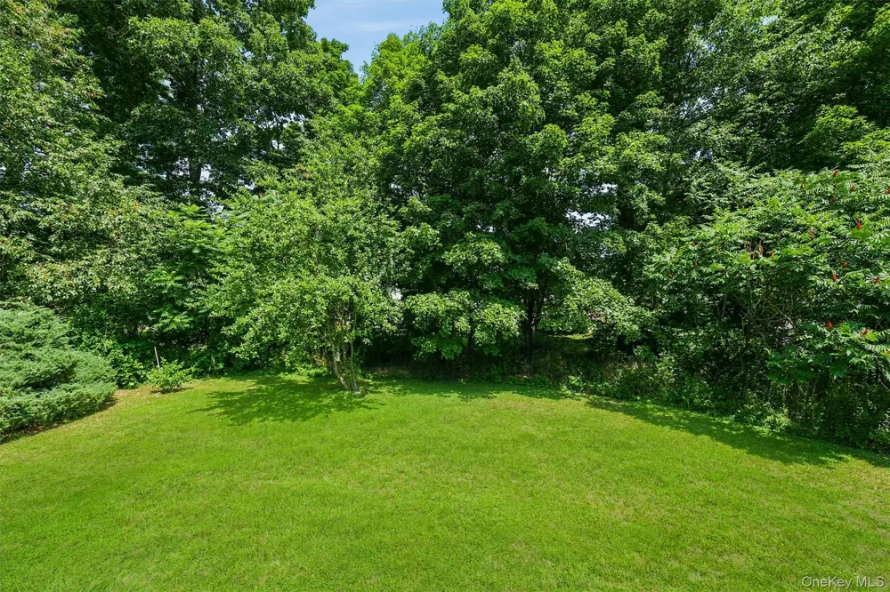 22 Rosewood Lane Wurtsboro, NY 12790