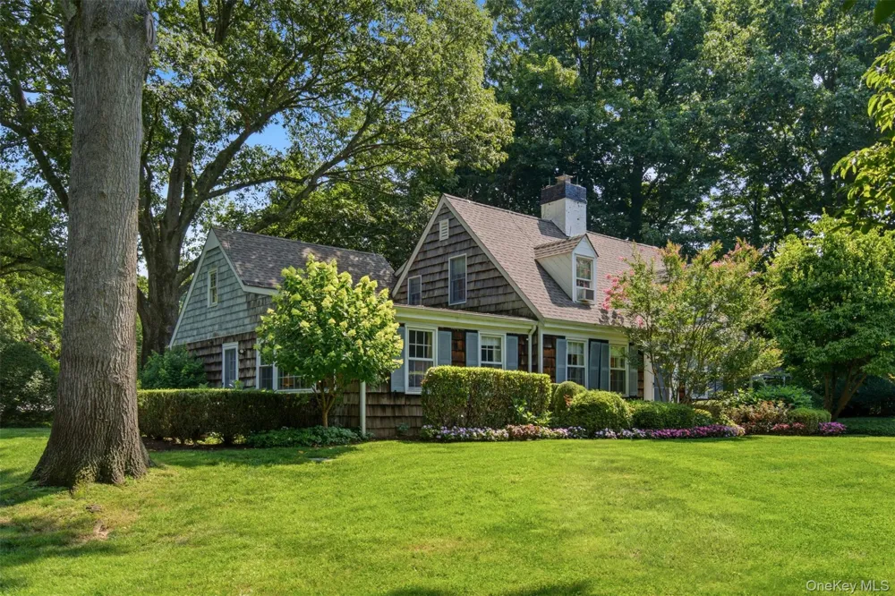 1936 Midlane Muttontown, NY 11791