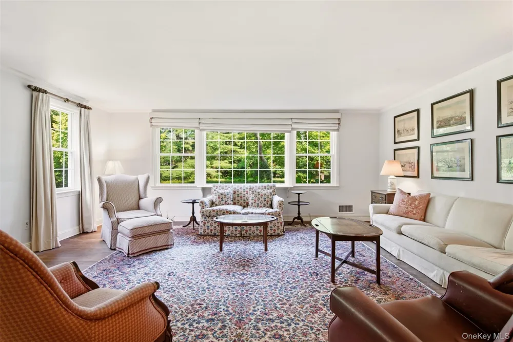 1936 Midlane Muttontown, NY 11791
