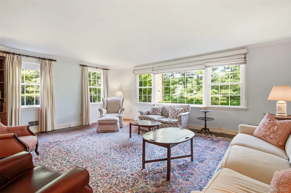 1936 Midlane Muttontown, NY 11791