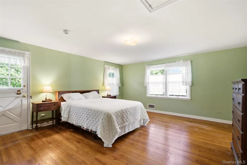 1936 Midlane Muttontown, NY 11791