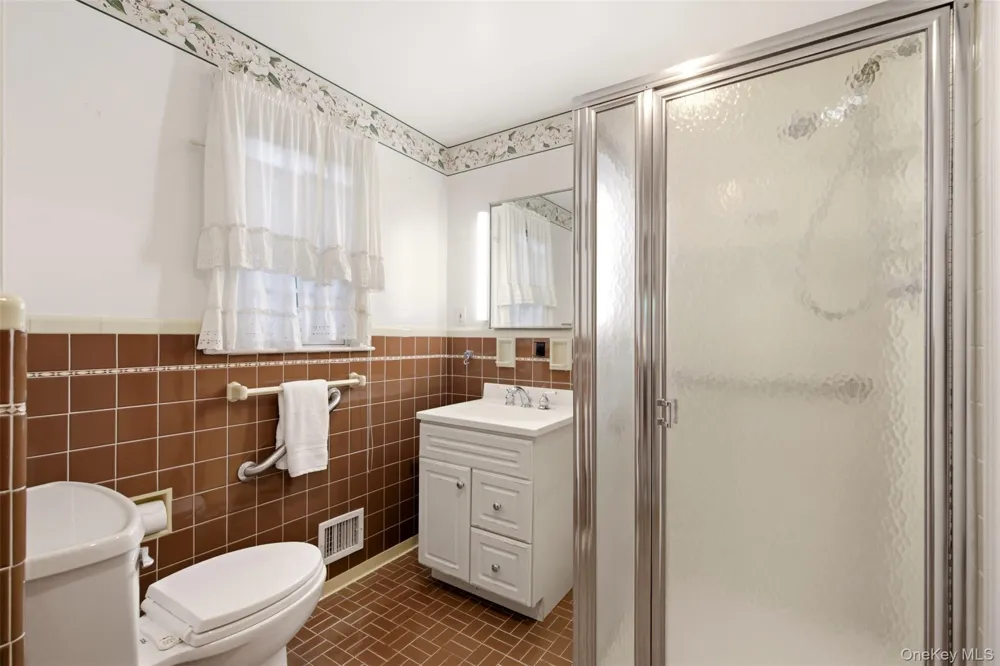 1936 Midlane Muttontown, NY 11791