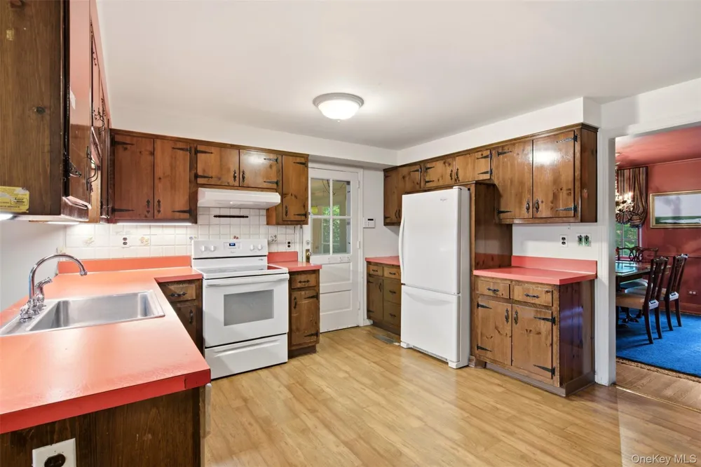 1936 Midlane Muttontown, NY 11791