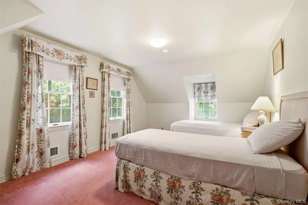 1936 Midlane Muttontown, NY 11791