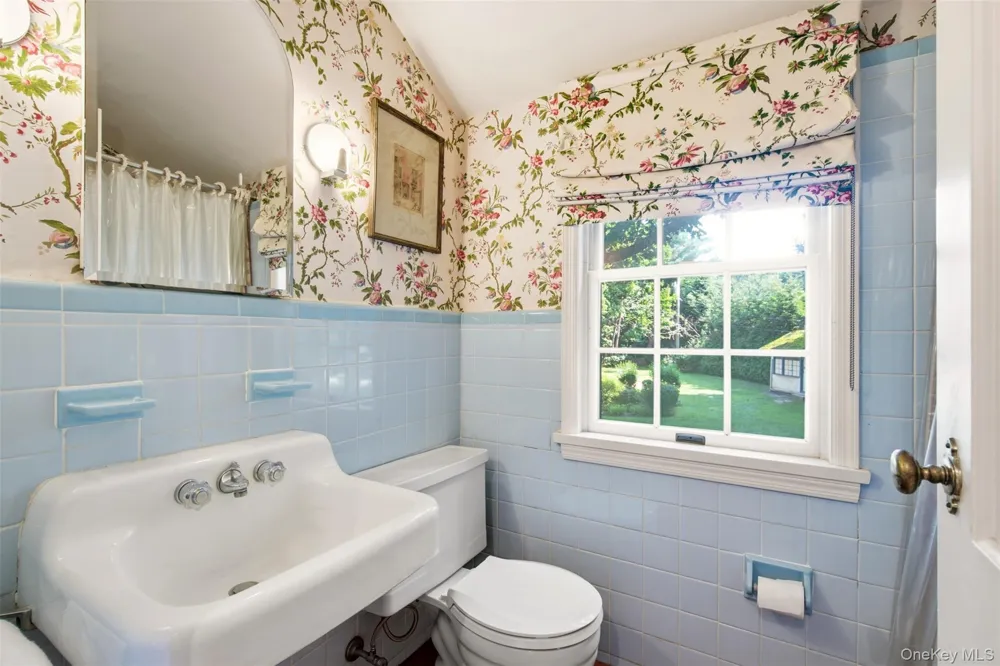 1936 Midlane Muttontown, NY 11791