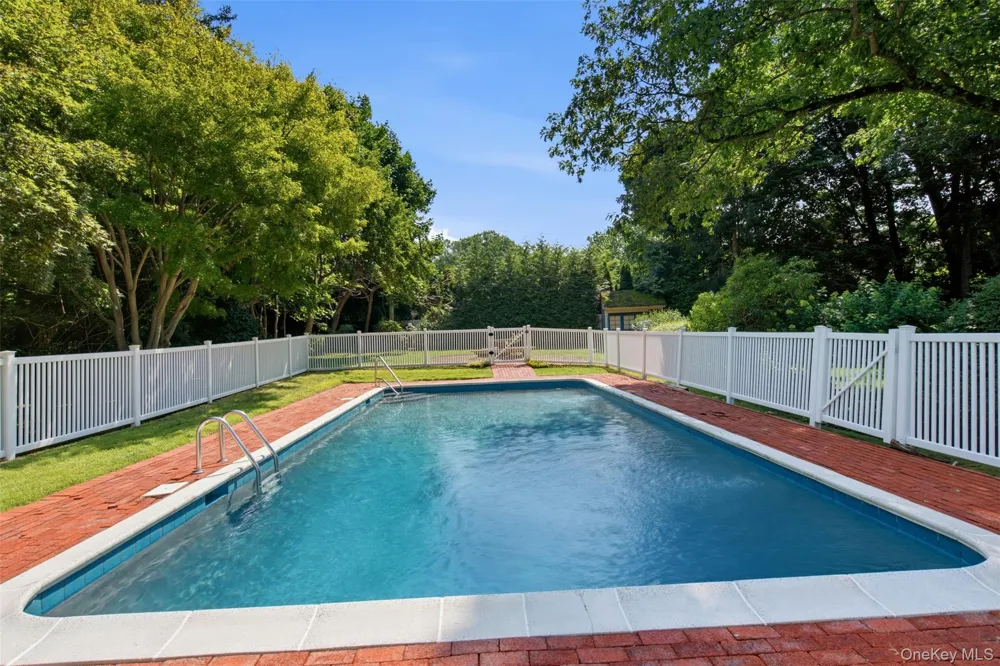 1936 Midlane Muttontown, NY 11791
