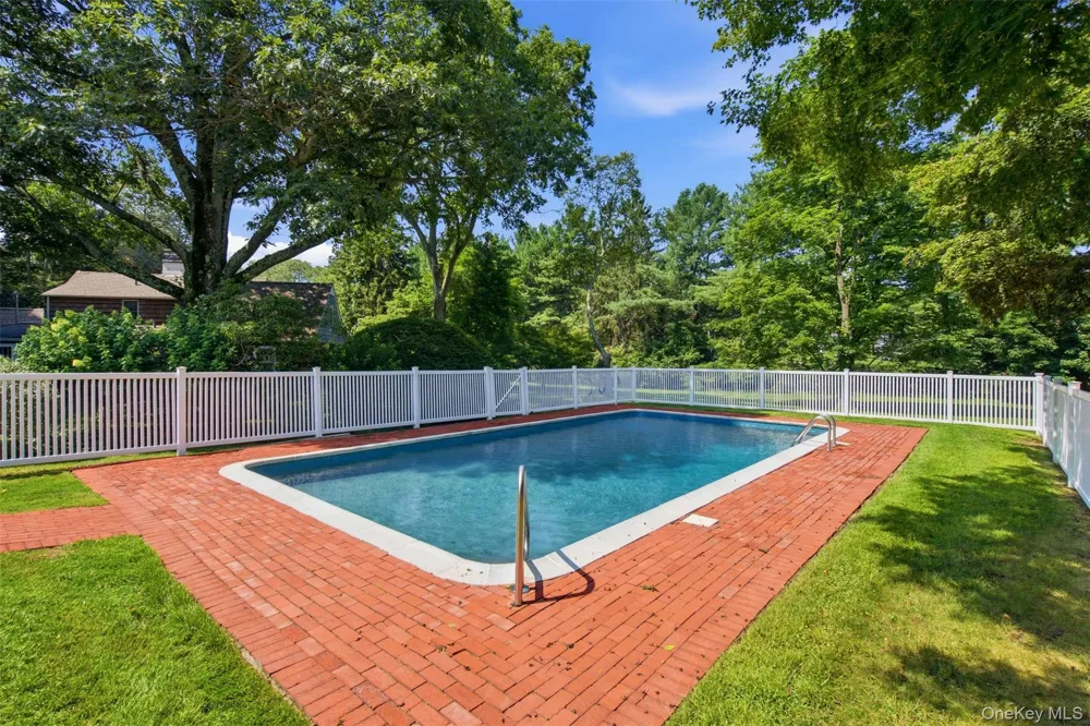 1936 Midlane Muttontown, NY 11791