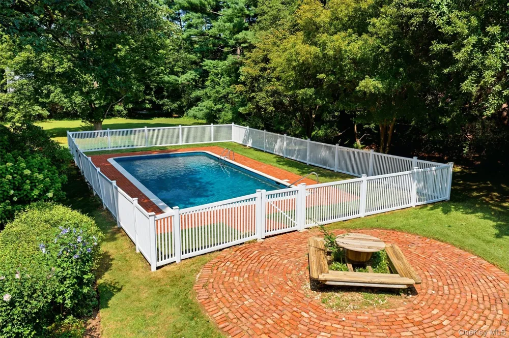 1936 Midlane Muttontown, NY 11791