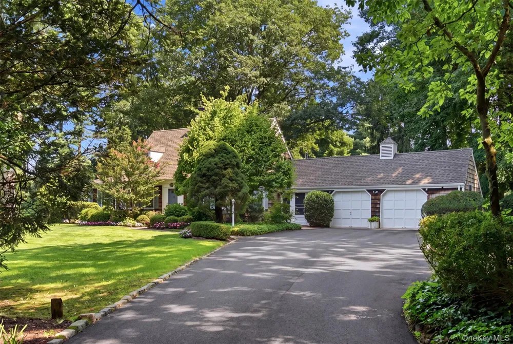 1936 Midlane Muttontown, NY 11791