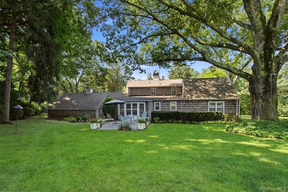 1936 Midlane Muttontown, NY 11791