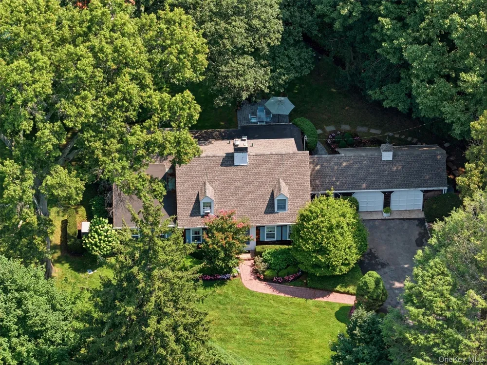 1936 Midlane Muttontown, NY 11791