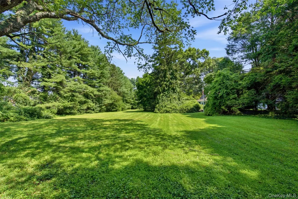1936 Midlane Muttontown, NY 11791
