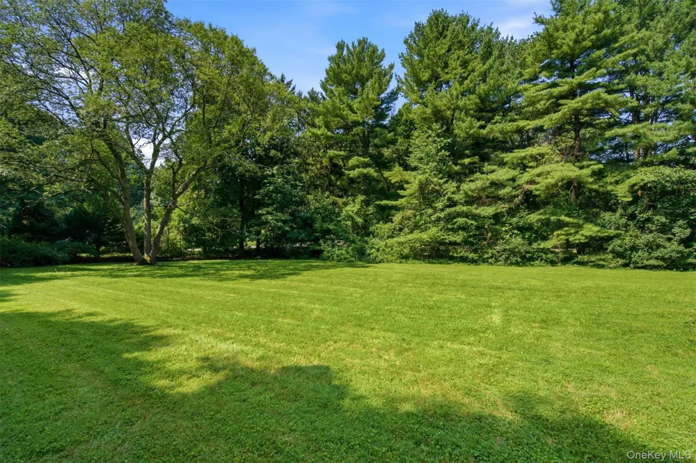 1936 Midlane Muttontown, NY 11791