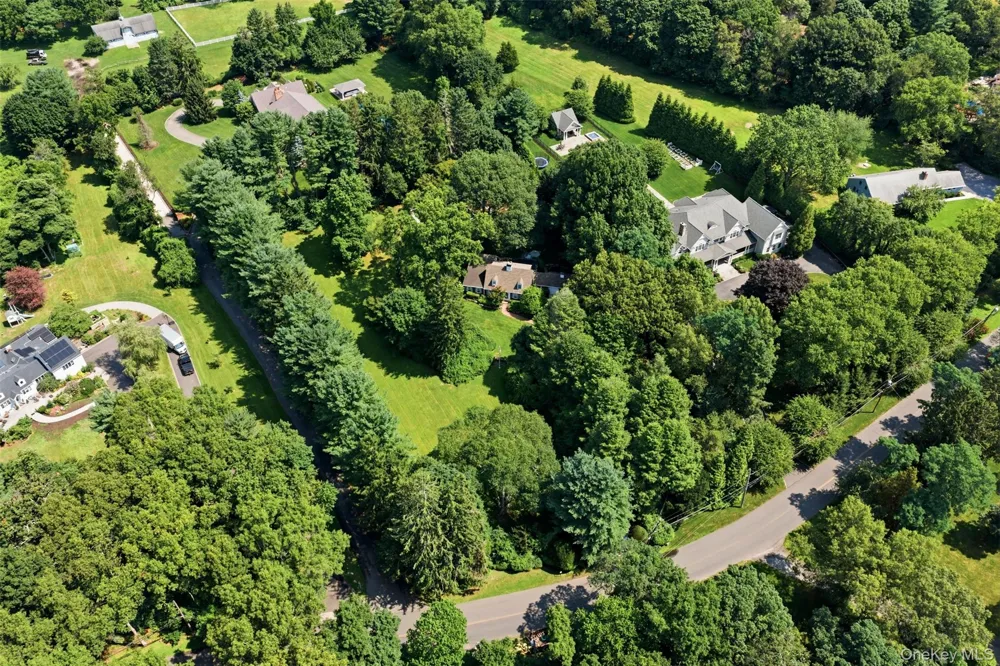 1936 Midlane Muttontown, NY 11791