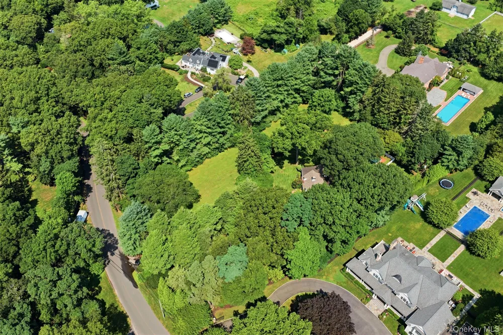 1936 Midlane Muttontown, NY 11791