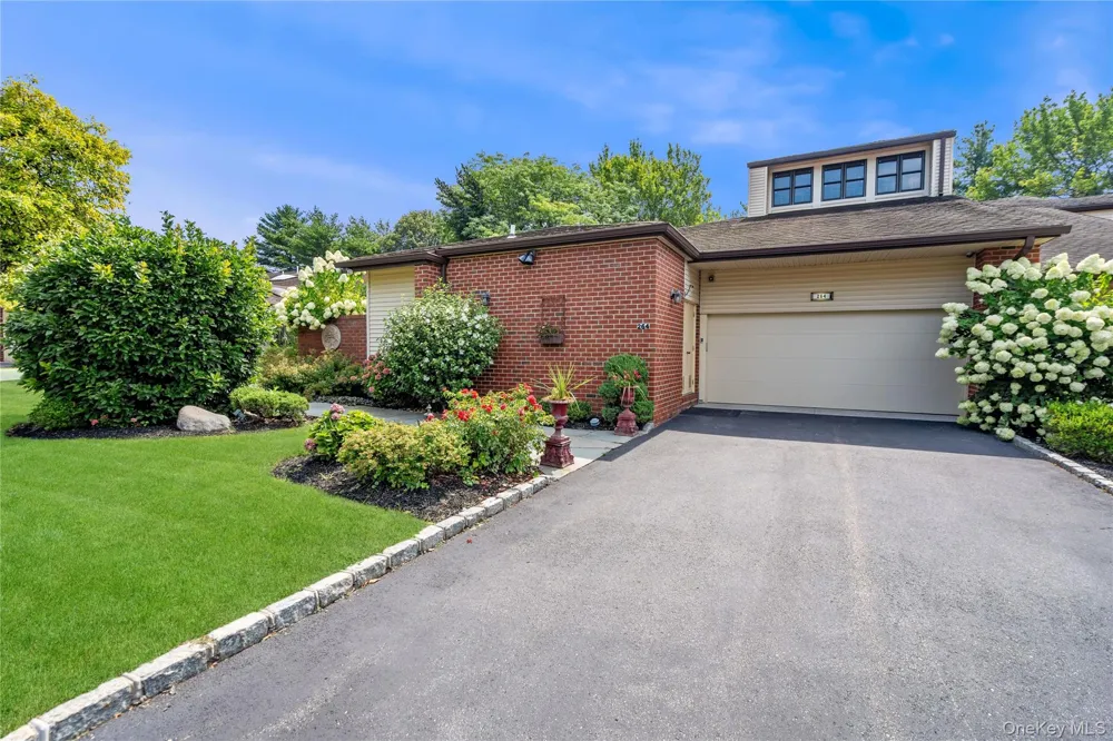 264 Sparrow Drive Manhasset, NY 11030