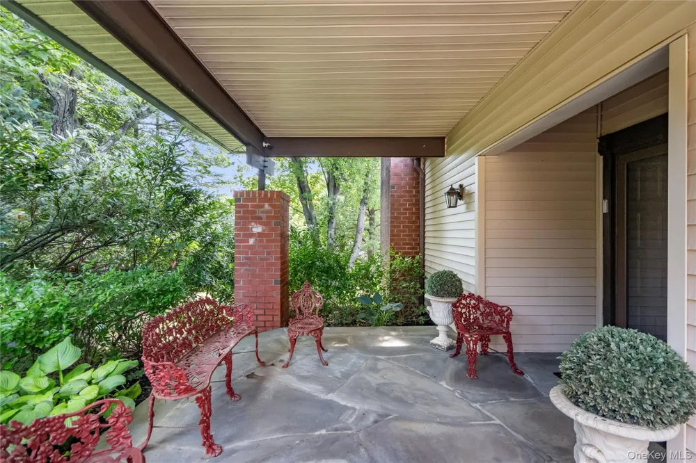 264 Sparrow Drive Manhasset, NY 11030