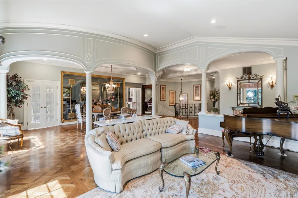 264 Sparrow Drive Manhasset, NY 11030