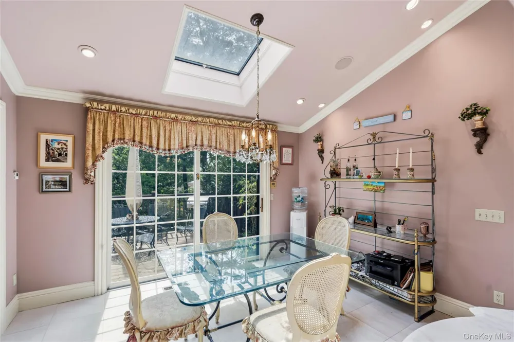 264 Sparrow Drive Manhasset, NY 11030