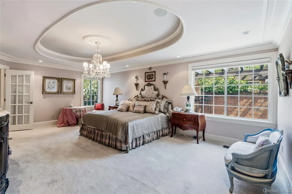 264 Sparrow Drive Manhasset, NY 11030